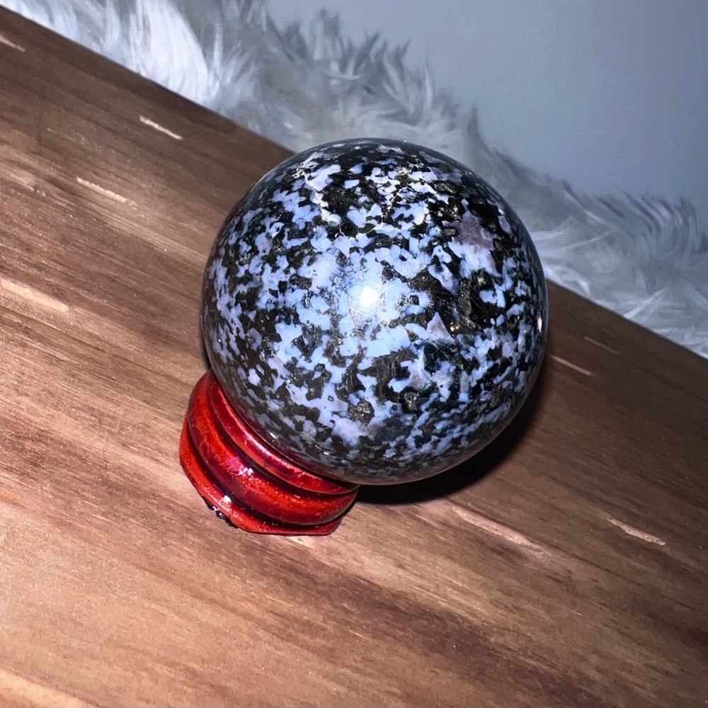 Merlinite - Picture 4 of 4